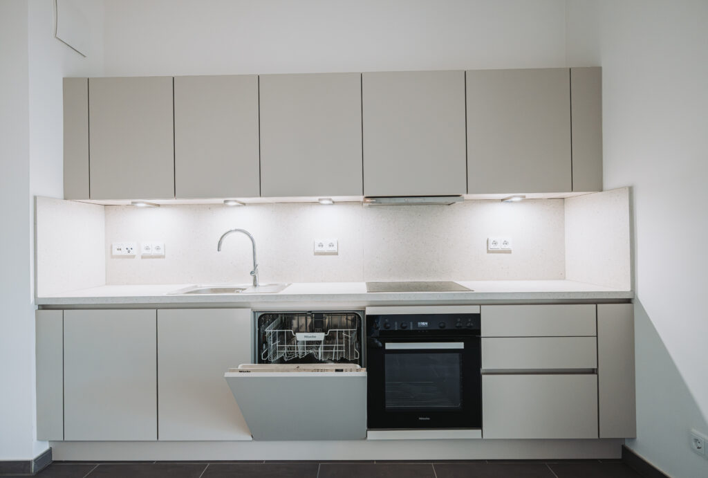 Erstbezug in Neubau: 3-Zimmer-Wohnung mit moderner Einbauküche - Photo 2