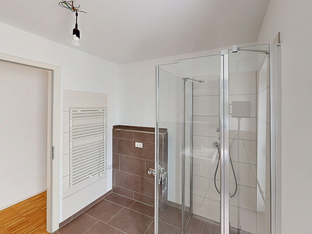 2 Zimmer mit EBK, Balkon und Tageslichtbad - Foto 1