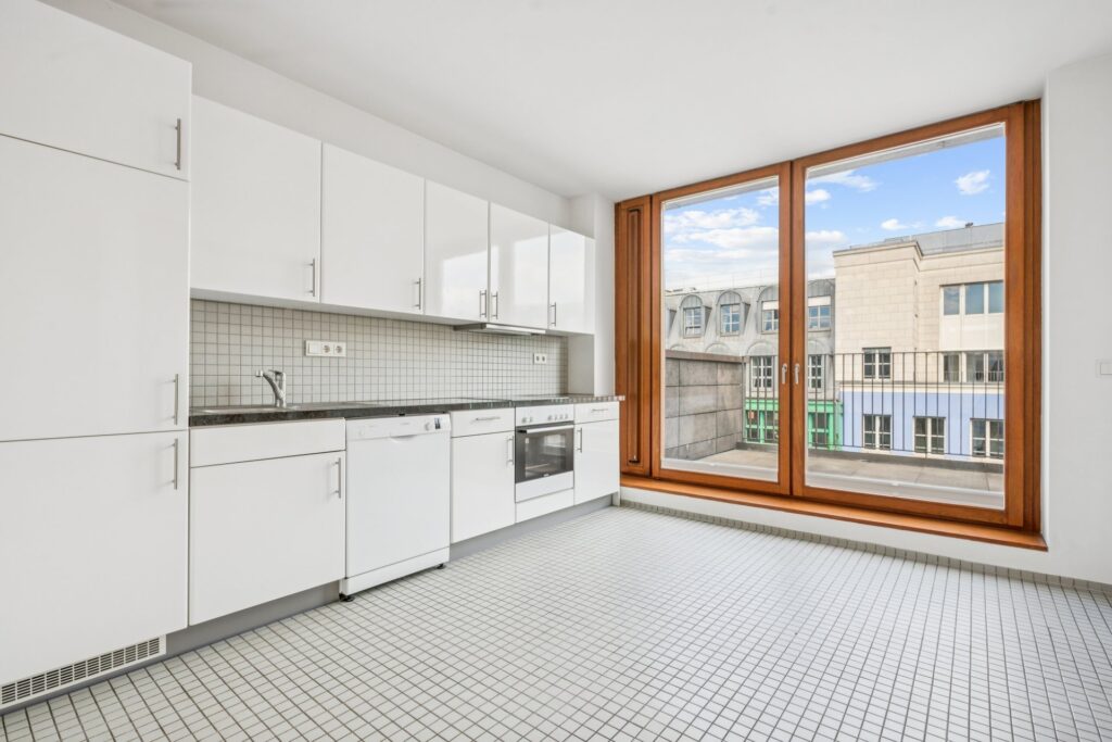 Lichtdurchflutete 2-Zimmer-Wohnung in begehrter Lage mit Dachterrasse - Foto 3