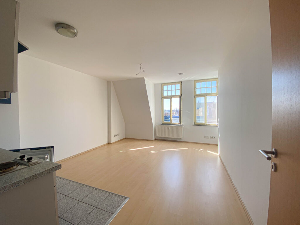 Bezaubernde 1,5-Zimmer-Wohnung mit Einbauküche und Balkon - Photo 1