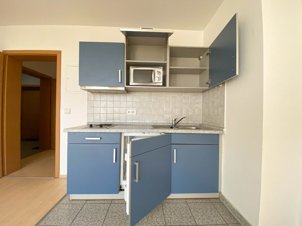 Bezaubernde 1,5-Zimmer-Wohnung mit Einbauküche und Balkon - Photo 3