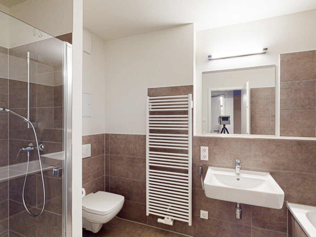 Ideal für junge Familien und Paare: 3 Zimmer mit Innenhofbalkon - Photo 2