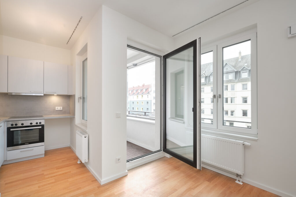 Moderne 1-Zimmerwohnung mit Einbauküche und Loggia - Photo 2