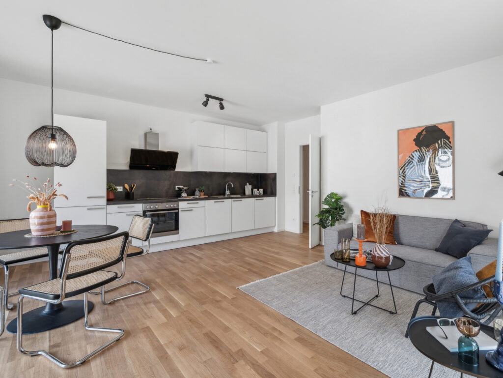 Stilvolles Dachgeschossapartment: 3-Zimmer-Wohnung mit schönem Balkon und Einbauküche - Foto 2