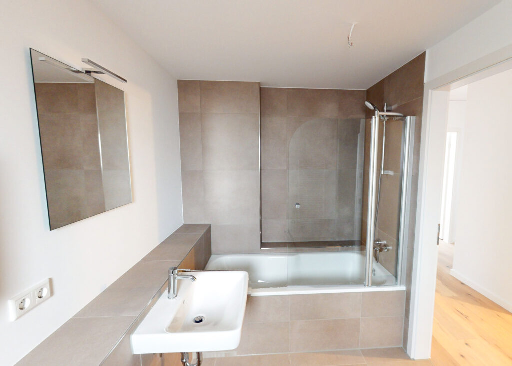 Harmonische 4-Zimmer-Wohnung mit großzügigem Wohnbereich und Balkon - Photo 2