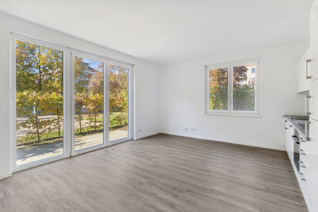 Stilvoller Neubau: Erdgeschosswohnung mit 3 Zimmern in naturnaher Umgebung - Photo 1