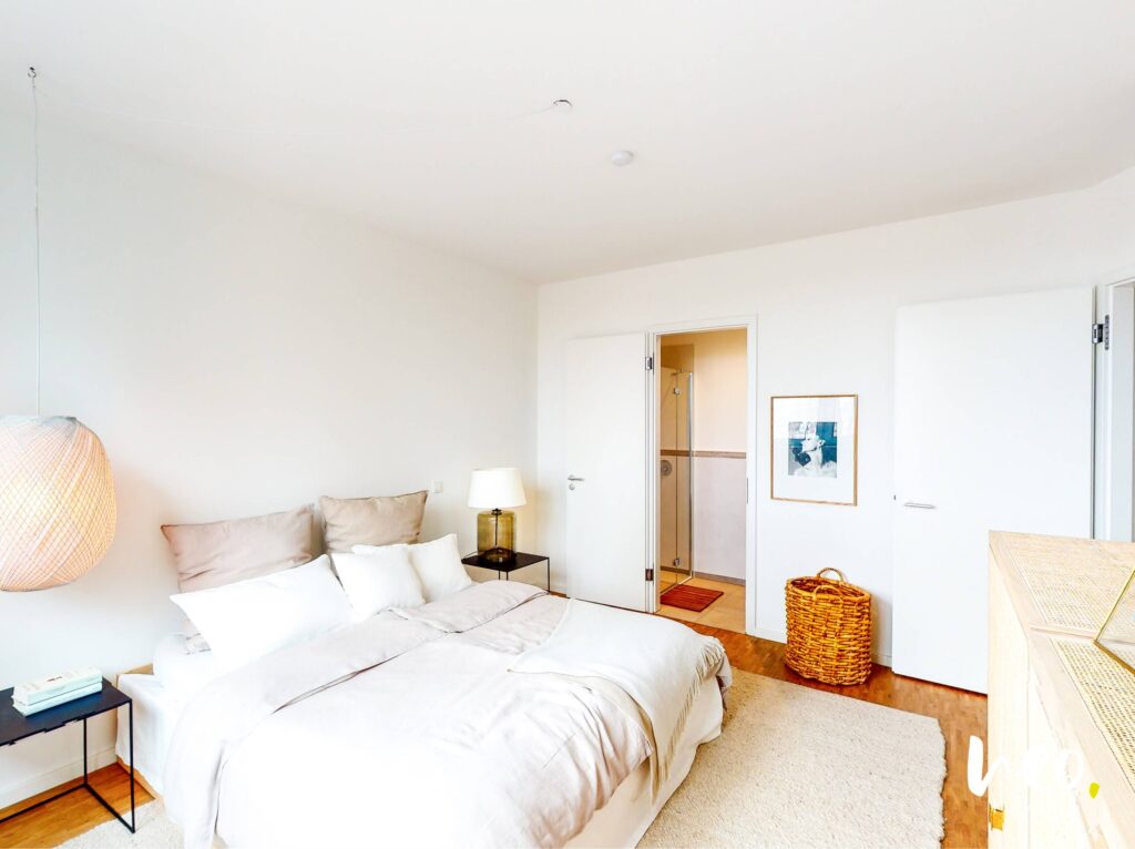 Masterbedroom, Wannenbad, Gäste-WC und Südbalkon - Photo 5