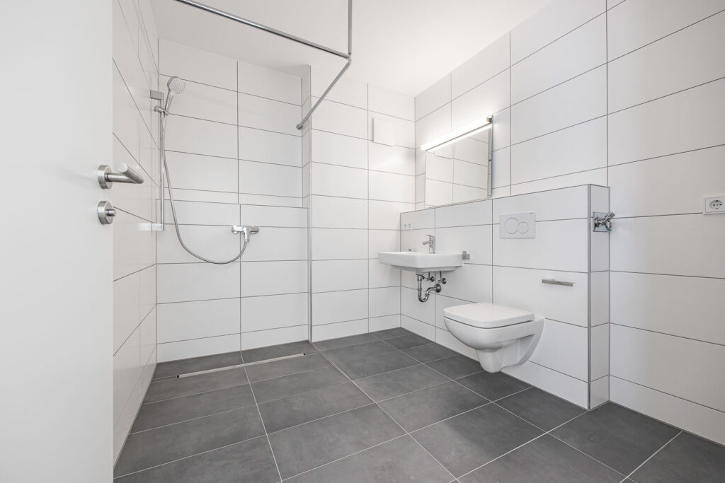 Helle 2 Zimmerwohnung mit Einbauküche - Photo 3