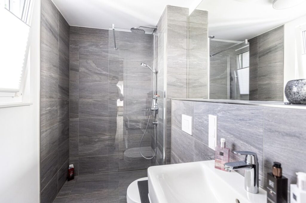 Ihr neues Zuhause! 4-Zimmer-Wohnung mit 2 Bädern und Balkon - Photo 5
