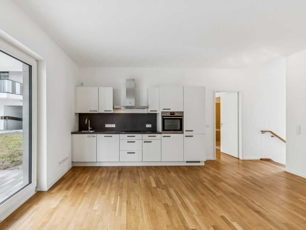 Wohnen auf 2 Ebenen mit großzügigem Raum mit extra hohen Decken - Foto 3