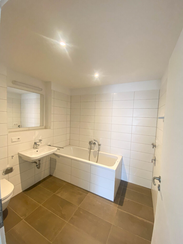 Traumhafte 4 Zimmer Familienwohnung mit Balkon - Foto 2